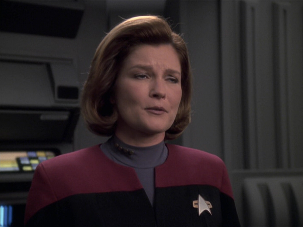 extant_StarTrek_VOY_6x21-LiveFastAndProsper_02419.jpg