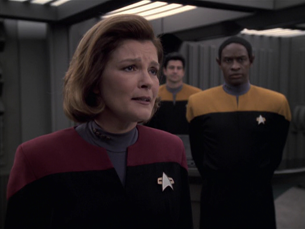 extant_StarTrek_VOY_6x21-LiveFastAndProsper_02465.jpg