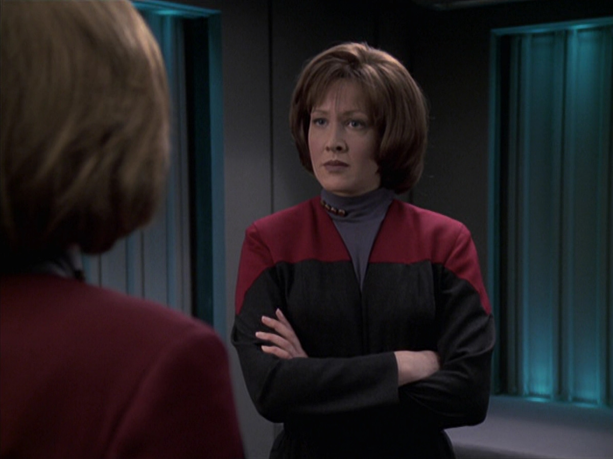 extant_StarTrek_VOY_6x21-LiveFastAndProsper_02467.jpg