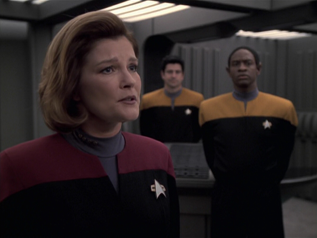 extant_StarTrek_VOY_6x21-LiveFastAndProsper_02471.jpg