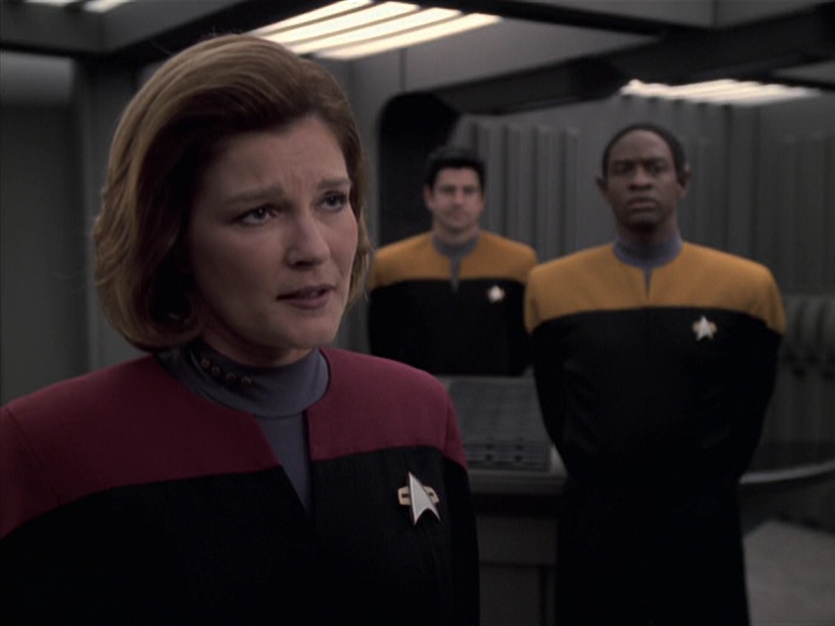 extant_StarTrek_VOY_6x21-LiveFastAndProsper_02474.jpg
