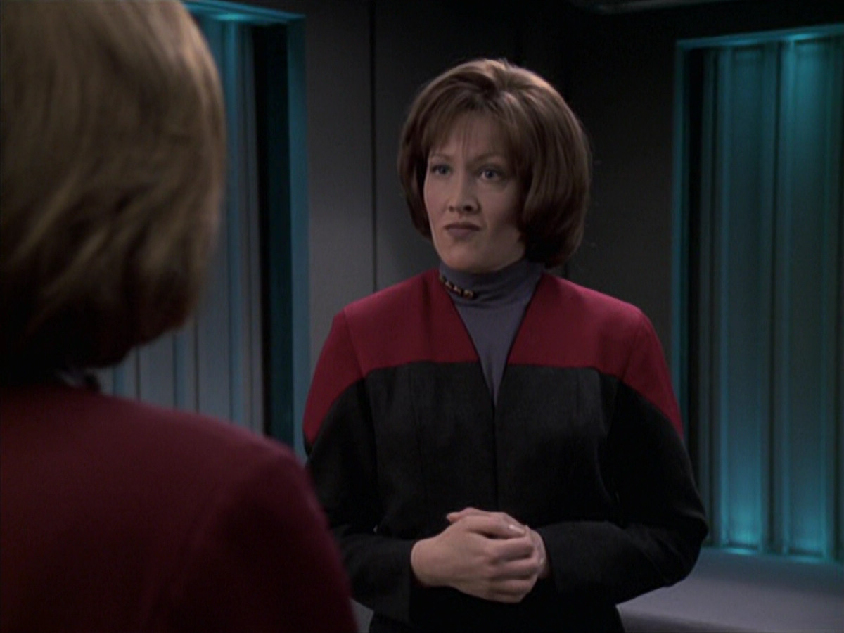 extant_StarTrek_VOY_6x21-LiveFastAndProsper_02492.jpg