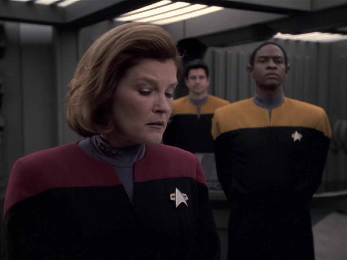 extant_StarTrek_VOY_6x21-LiveFastAndProsper_02500.jpg