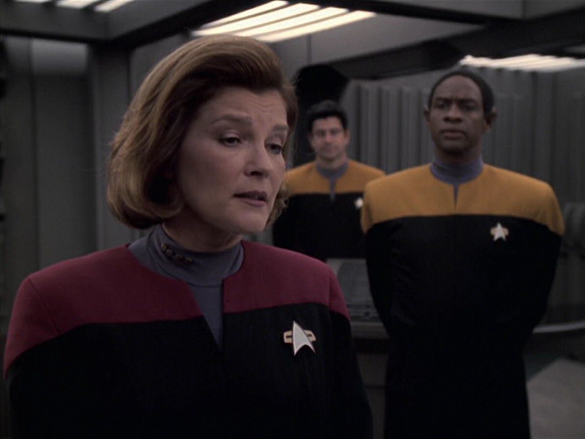 extant_StarTrek_VOY_6x21-LiveFastAndProsper_02510.jpg