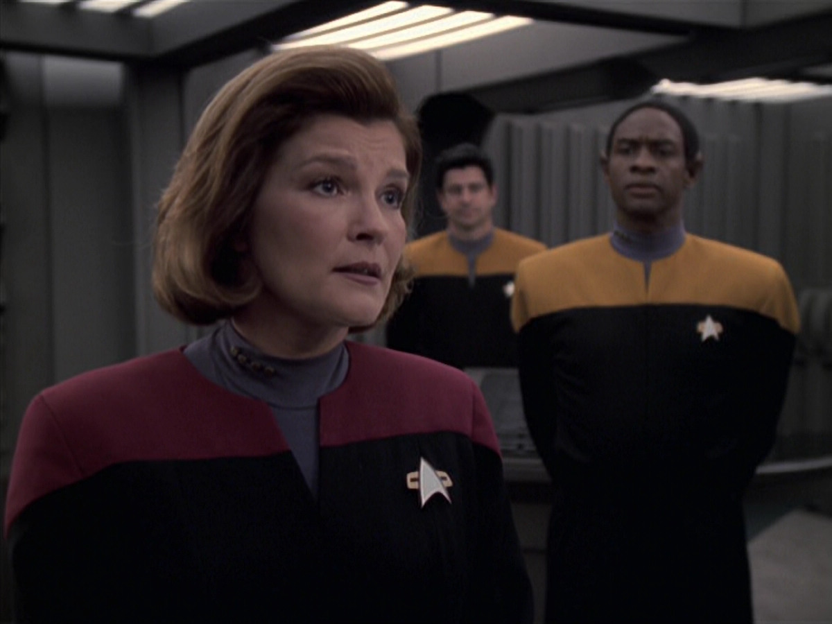 extant_StarTrek_VOY_6x21-LiveFastAndProsper_02512.jpg
