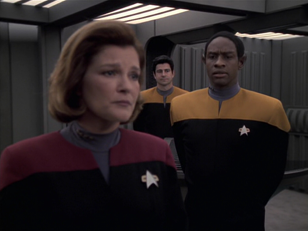 extant_StarTrek_VOY_6x21-LiveFastAndProsper_02519.jpg