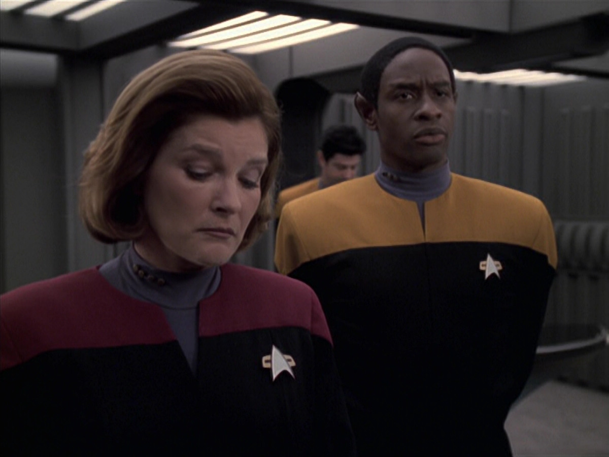 extant_StarTrek_VOY_6x21-LiveFastAndProsper_02537.jpg