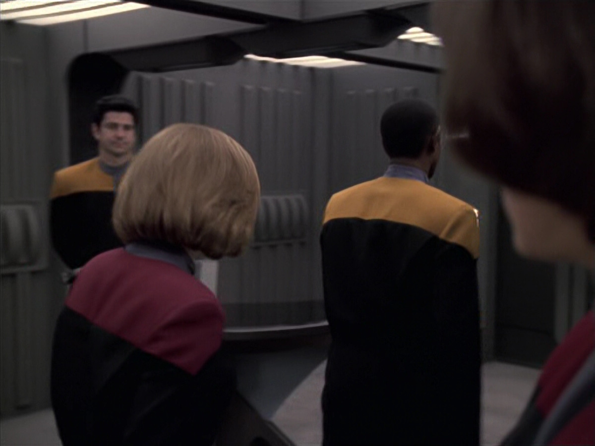 extant_StarTrek_VOY_6x21-LiveFastAndProsper_02629.jpg