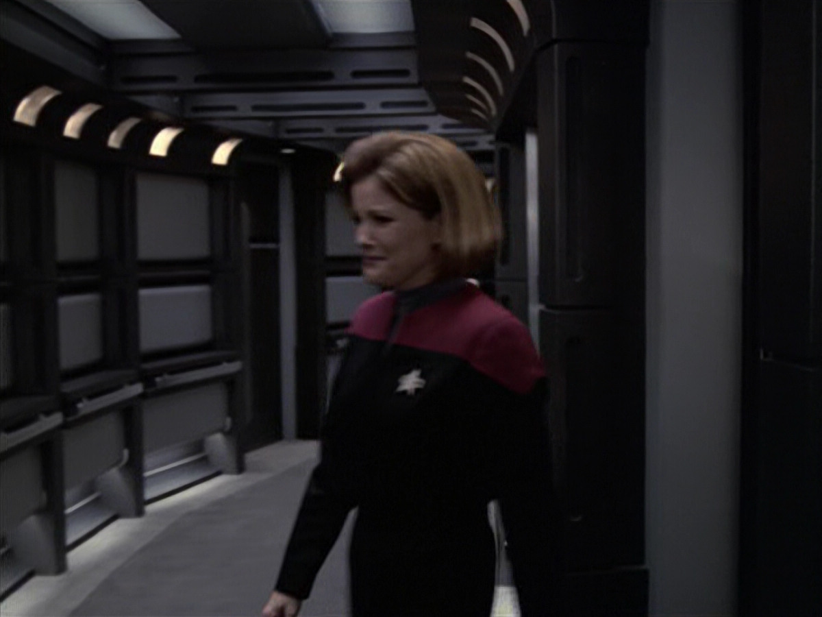 extant_StarTrek_VOY_6x21-LiveFastAndProsper_02651.jpg