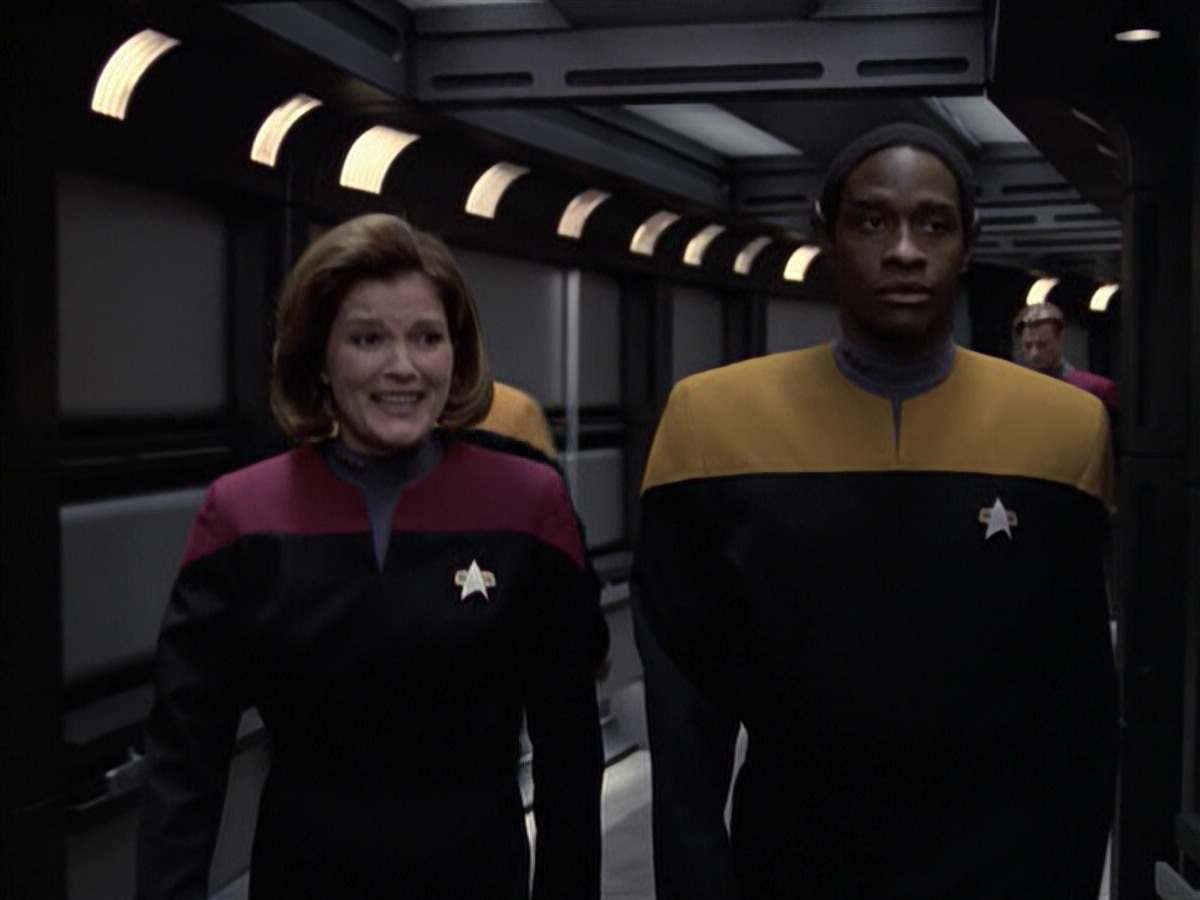 extant_StarTrek_VOY_6x21-LiveFastAndProsper_02654.jpg