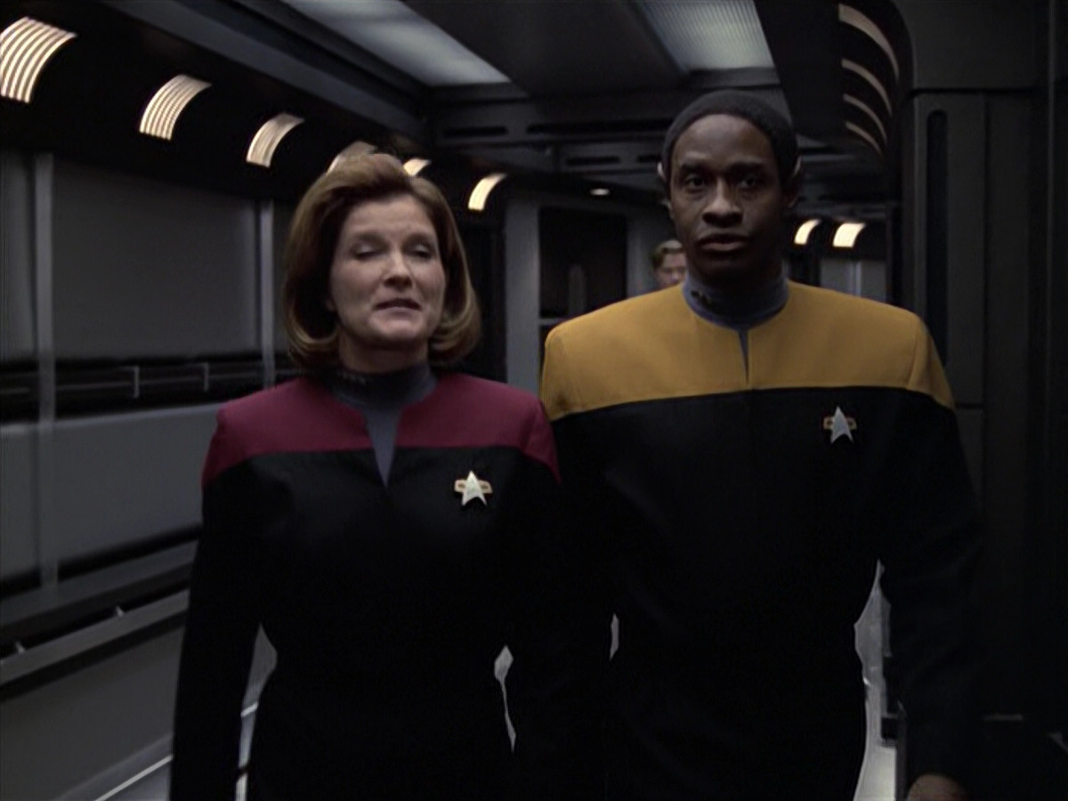 extant_StarTrek_VOY_6x21-LiveFastAndProsper_02663.jpg
