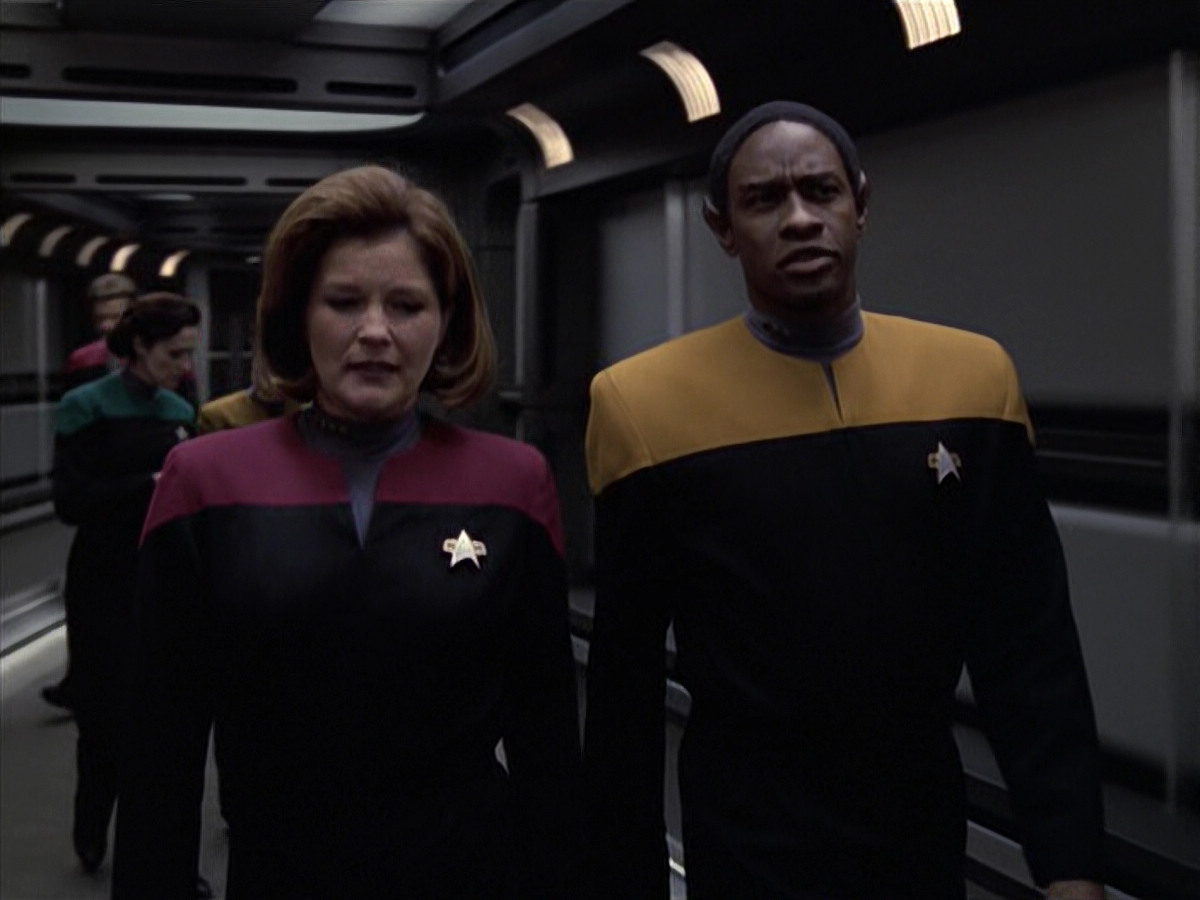 extant_StarTrek_VOY_6x21-LiveFastAndProsper_02669.jpg