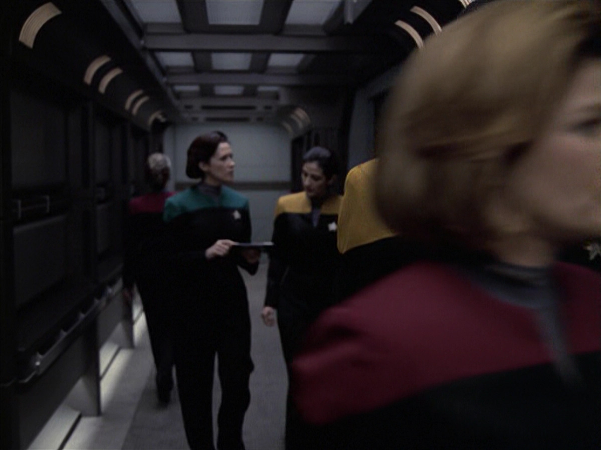 extant_StarTrek_VOY_6x21-LiveFastAndProsper_02695.jpg
