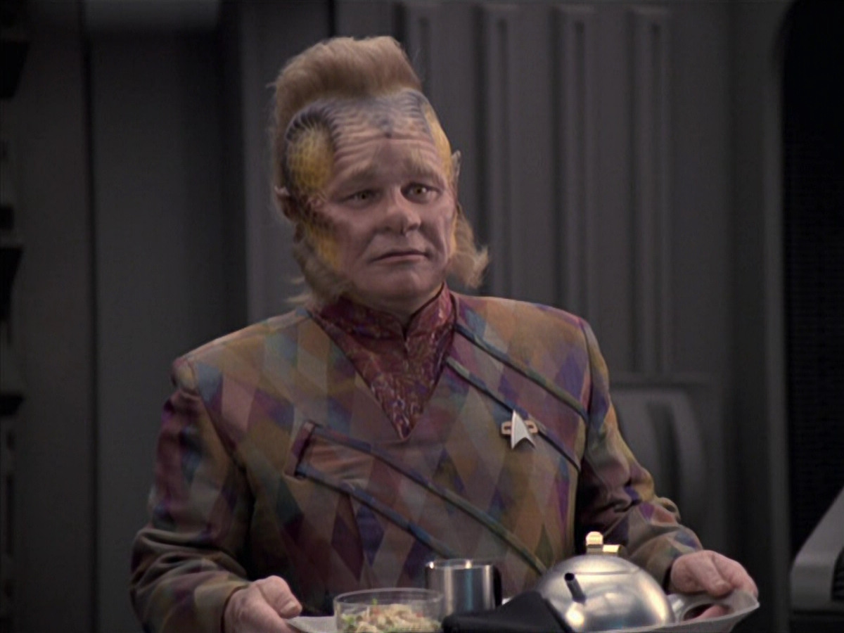 extant_StarTrek_VOY_6x21-LiveFastAndProsper_02719.jpg