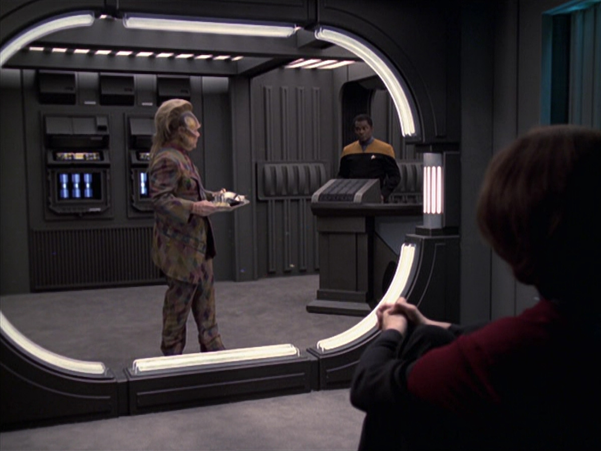 extant_StarTrek_VOY_6x21-LiveFastAndProsper_02727.jpg