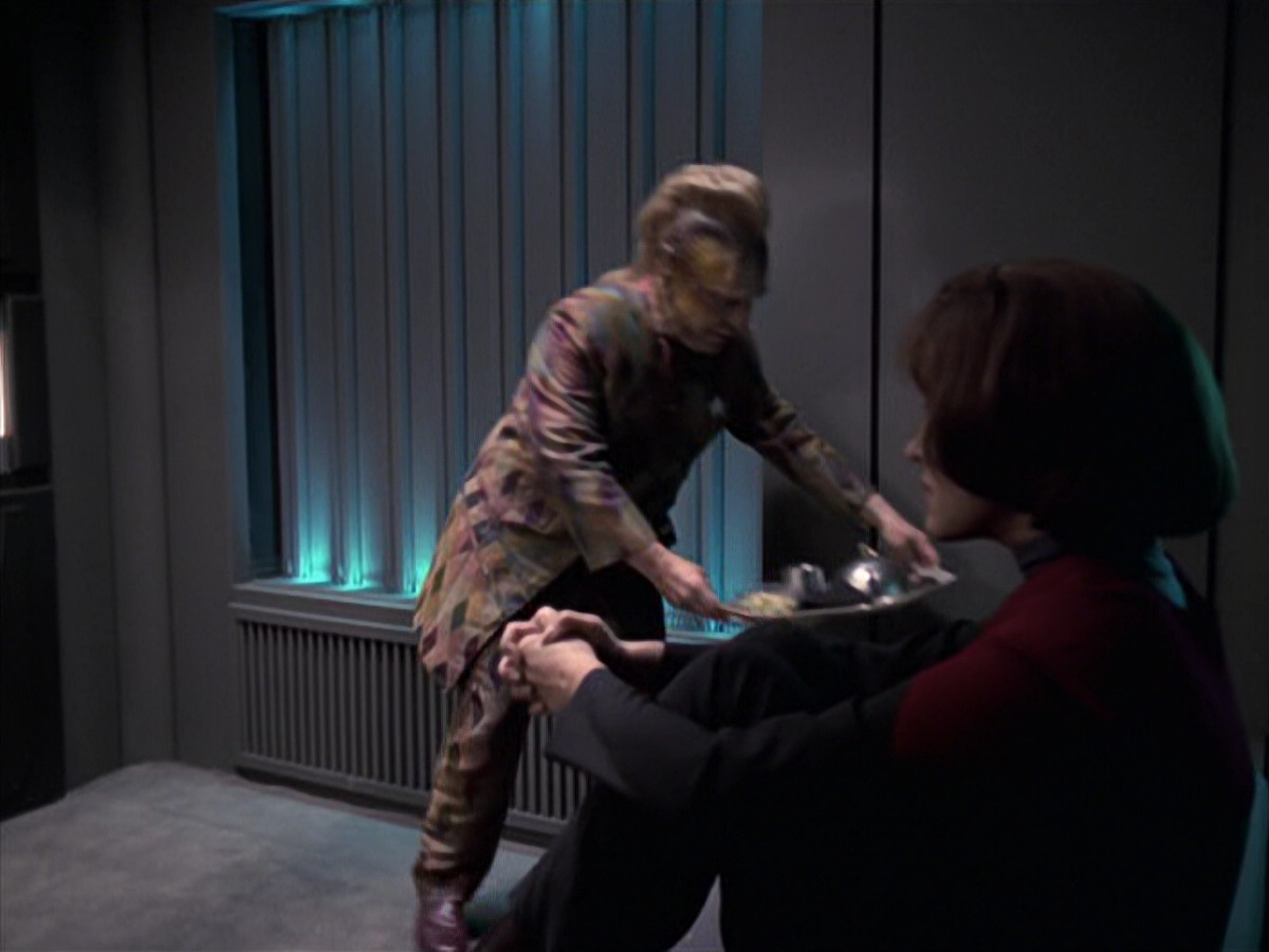 extant_StarTrek_VOY_6x21-LiveFastAndProsper_02735.jpg