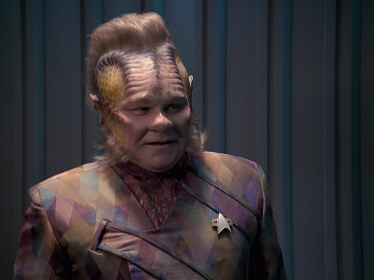 extant_StarTrek_VOY_6x21-LiveFastAndProsper_02803.jpg