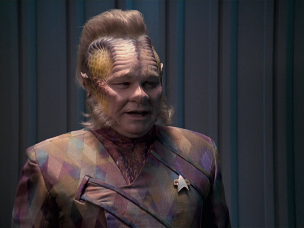 extant_StarTrek_VOY_6x21-LiveFastAndProsper_02805.jpg