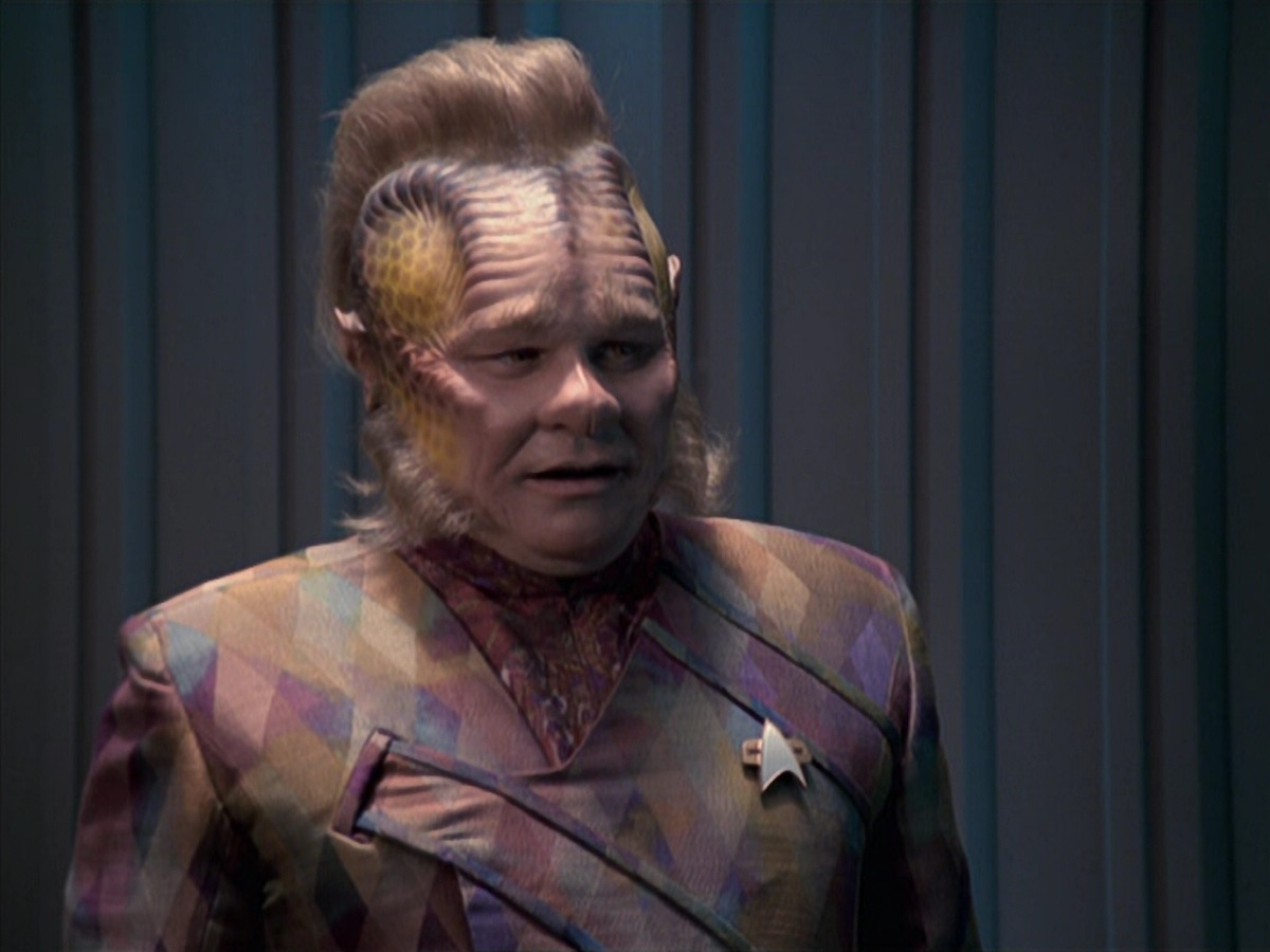 extant_StarTrek_VOY_6x21-LiveFastAndProsper_02807.jpg