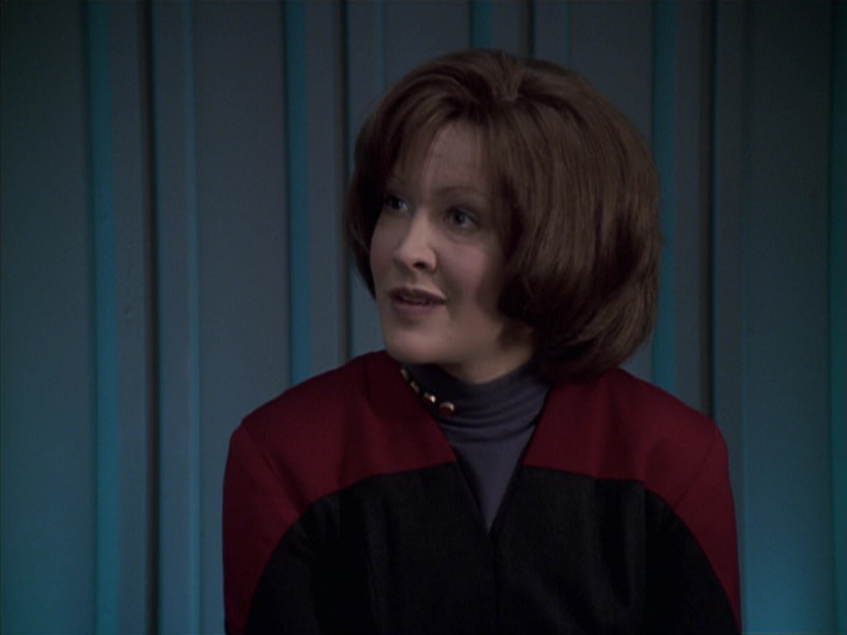 extant_StarTrek_VOY_6x21-LiveFastAndProsper_02818.jpg