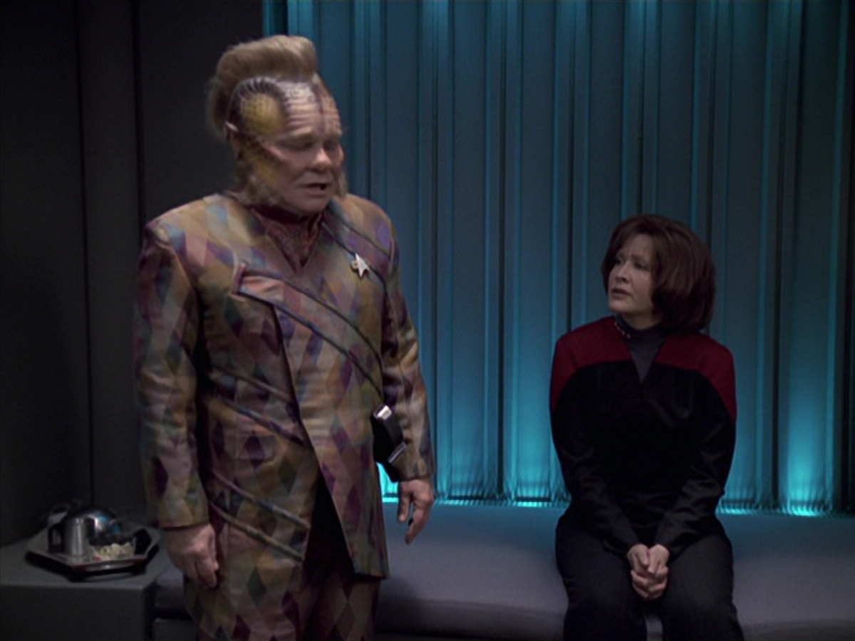 extant_StarTrek_VOY_6x21-LiveFastAndProsper_02858.jpg