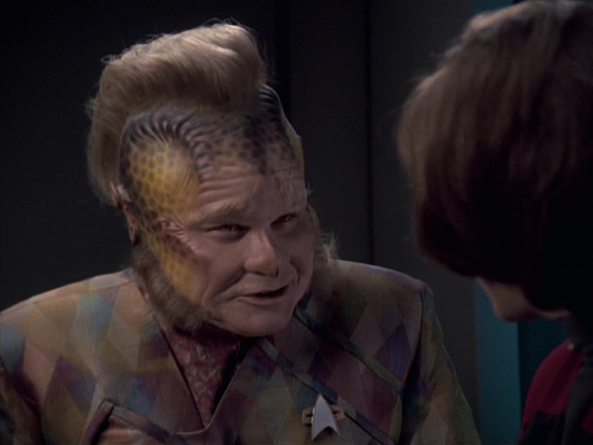 extant_StarTrek_VOY_6x21-LiveFastAndProsper_02885.jpg