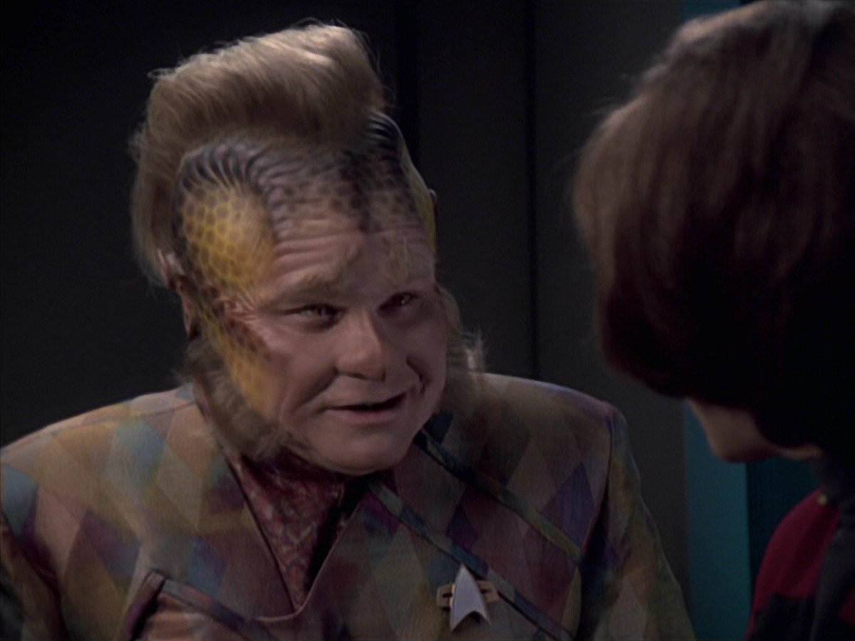 extant_StarTrek_VOY_6x21-LiveFastAndProsper_02886.jpg