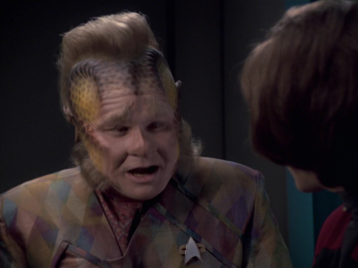 extant_StarTrek_VOY_6x21-LiveFastAndProsper_02888.jpg