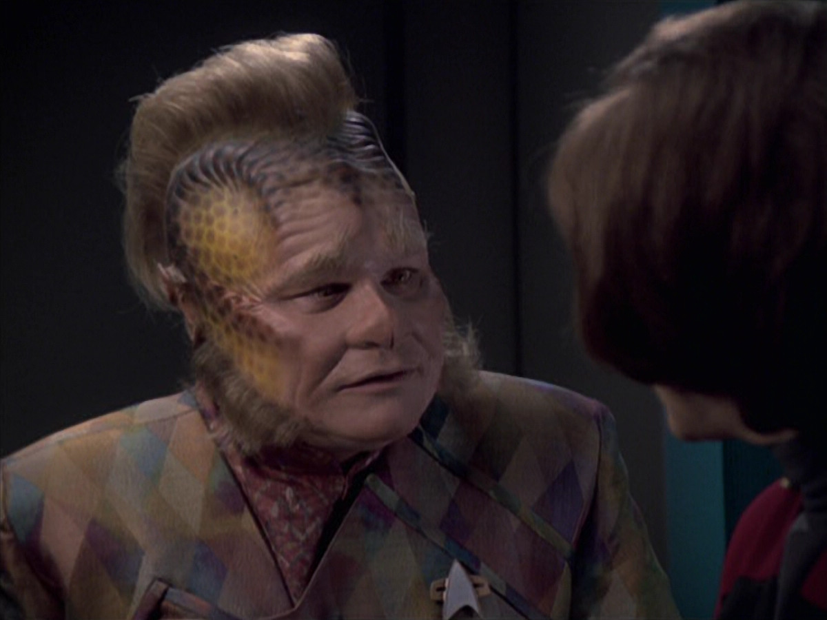 extant_StarTrek_VOY_6x21-LiveFastAndProsper_02898.jpg