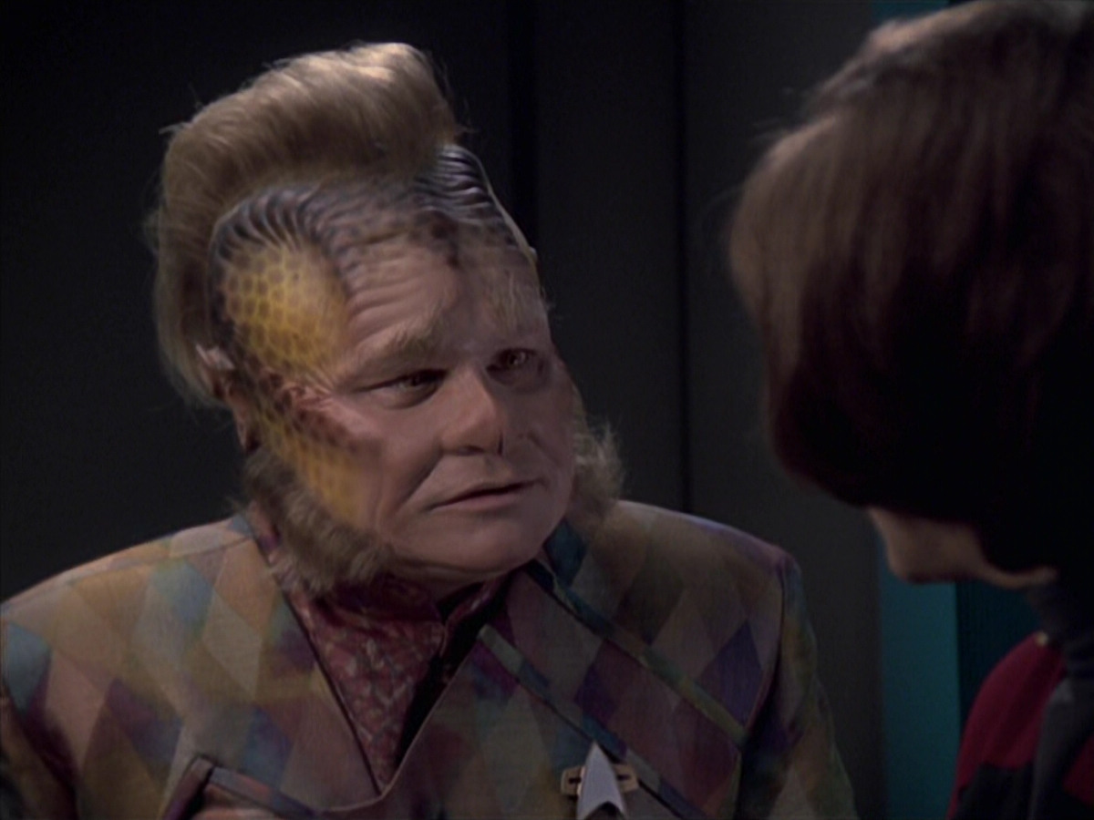 extant_StarTrek_VOY_6x21-LiveFastAndProsper_02899.jpg