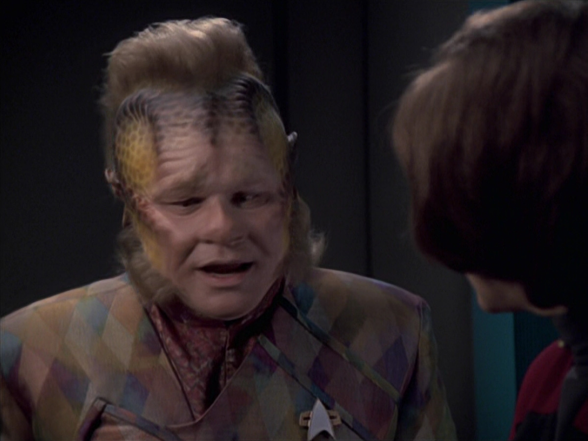extant_StarTrek_VOY_6x21-LiveFastAndProsper_02901.jpg