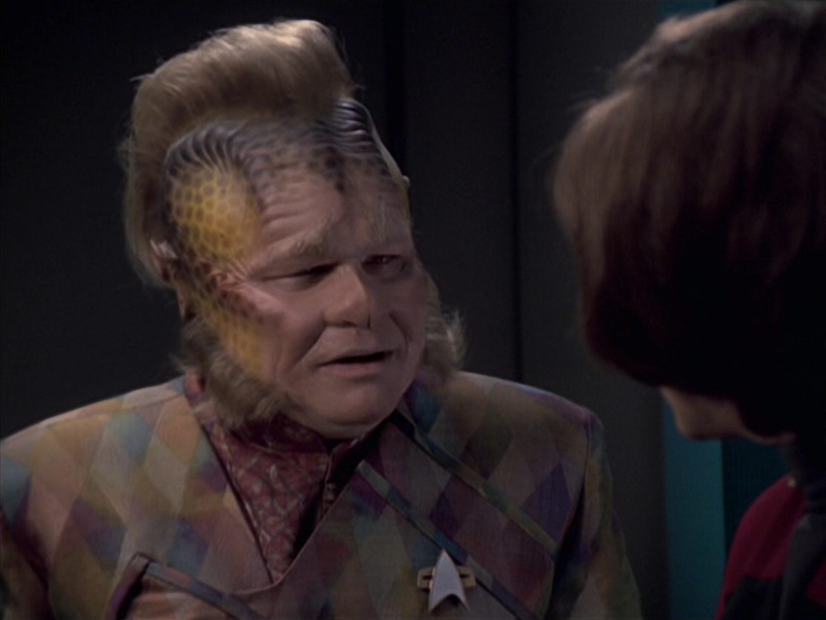 extant_StarTrek_VOY_6x21-LiveFastAndProsper_02902.jpg