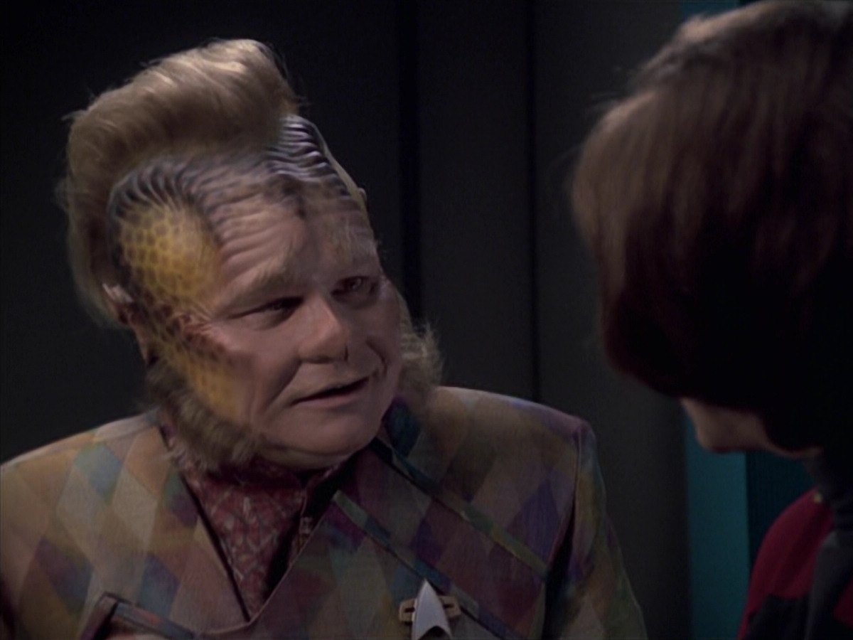 extant_StarTrek_VOY_6x21-LiveFastAndProsper_02904.jpg