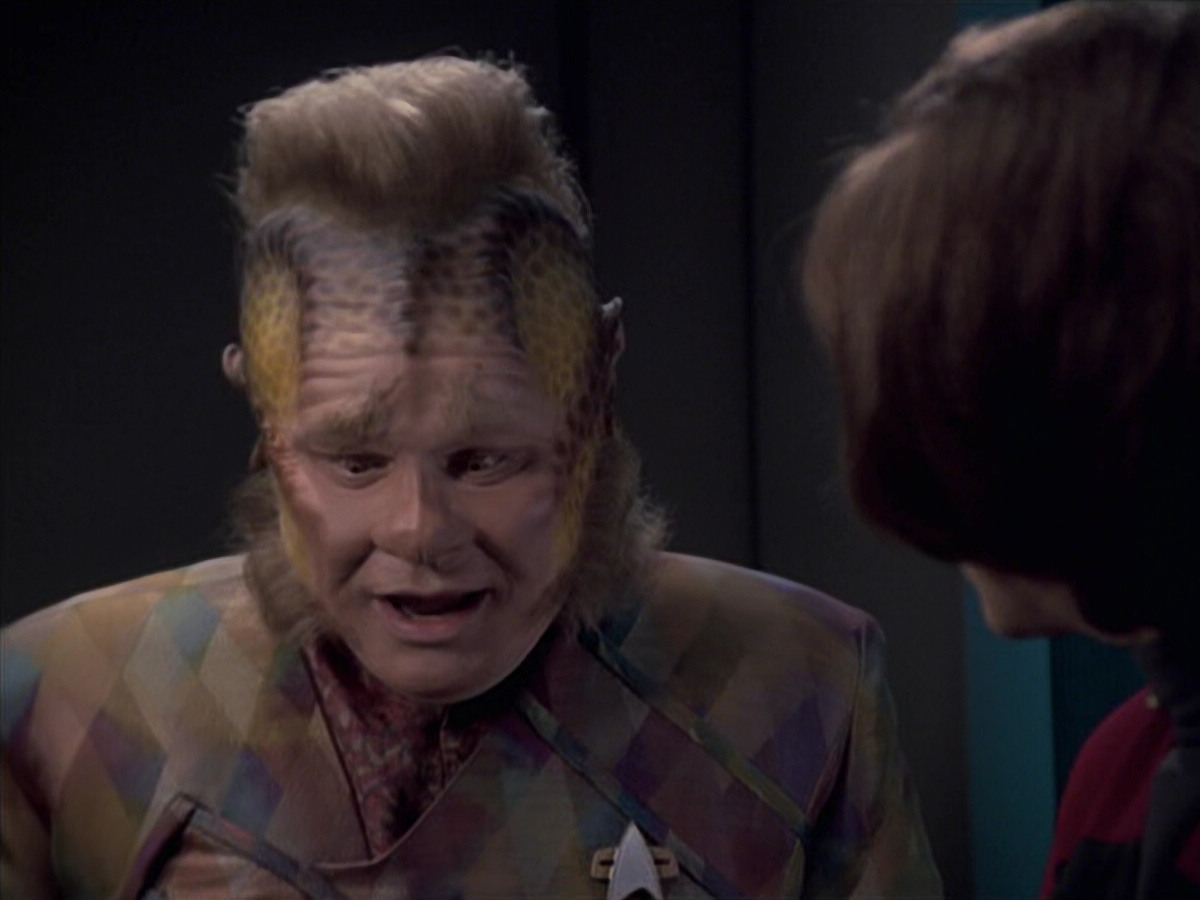 extant_StarTrek_VOY_6x21-LiveFastAndProsper_02905.jpg