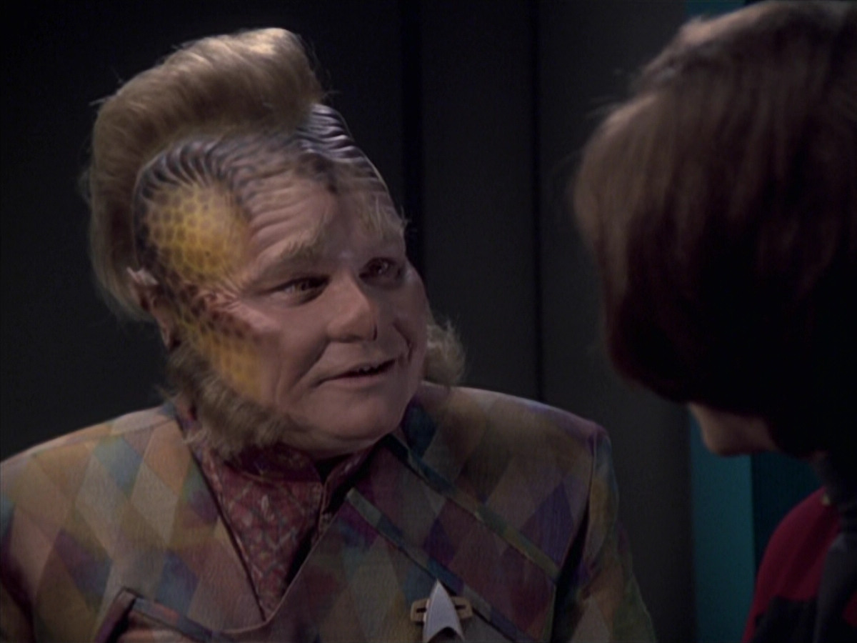 extant_StarTrek_VOY_6x21-LiveFastAndProsper_02909.jpg