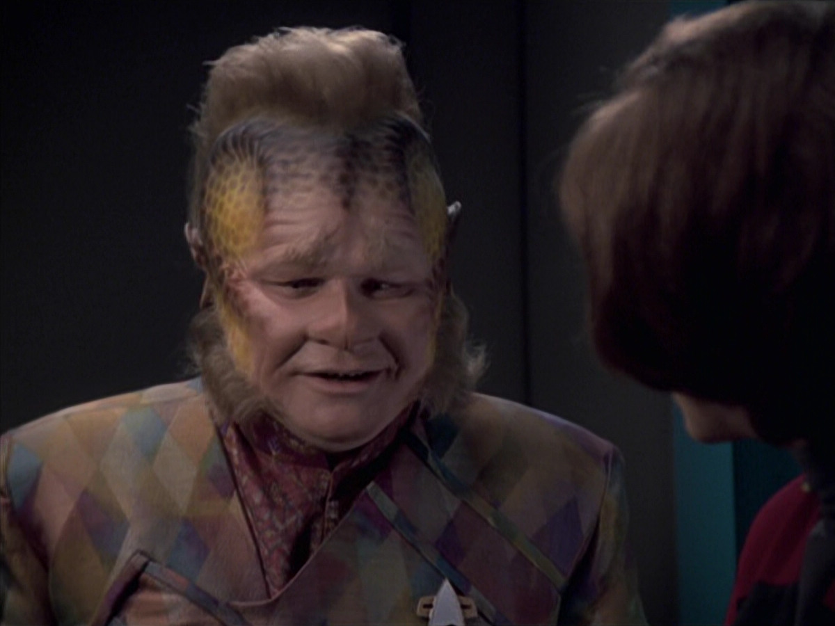 extant_StarTrek_VOY_6x21-LiveFastAndProsper_02910.jpg