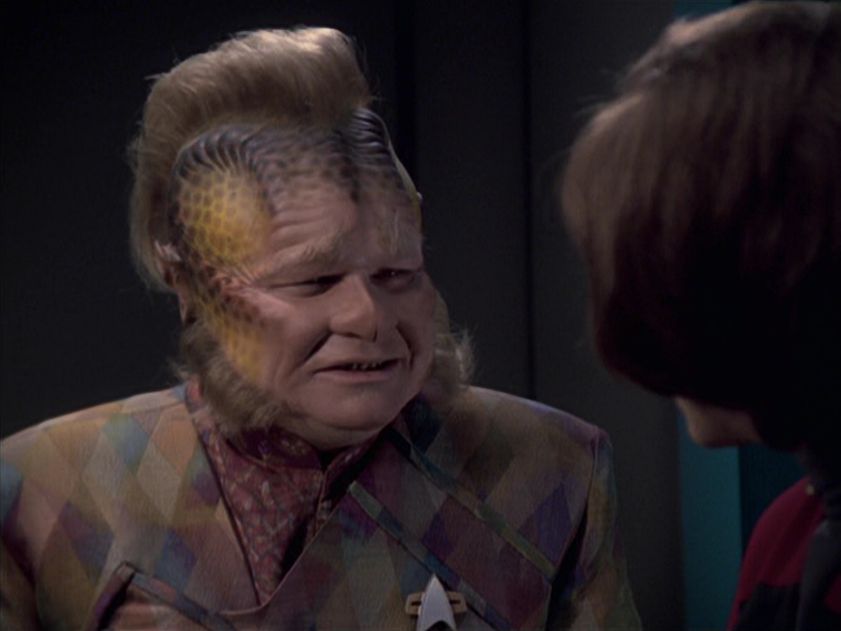 extant_StarTrek_VOY_6x21-LiveFastAndProsper_02912.jpg