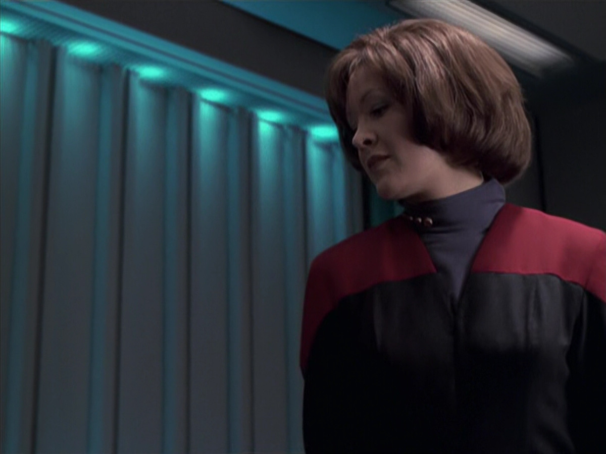 extant_StarTrek_VOY_6x21-LiveFastAndProsper_03004.jpg