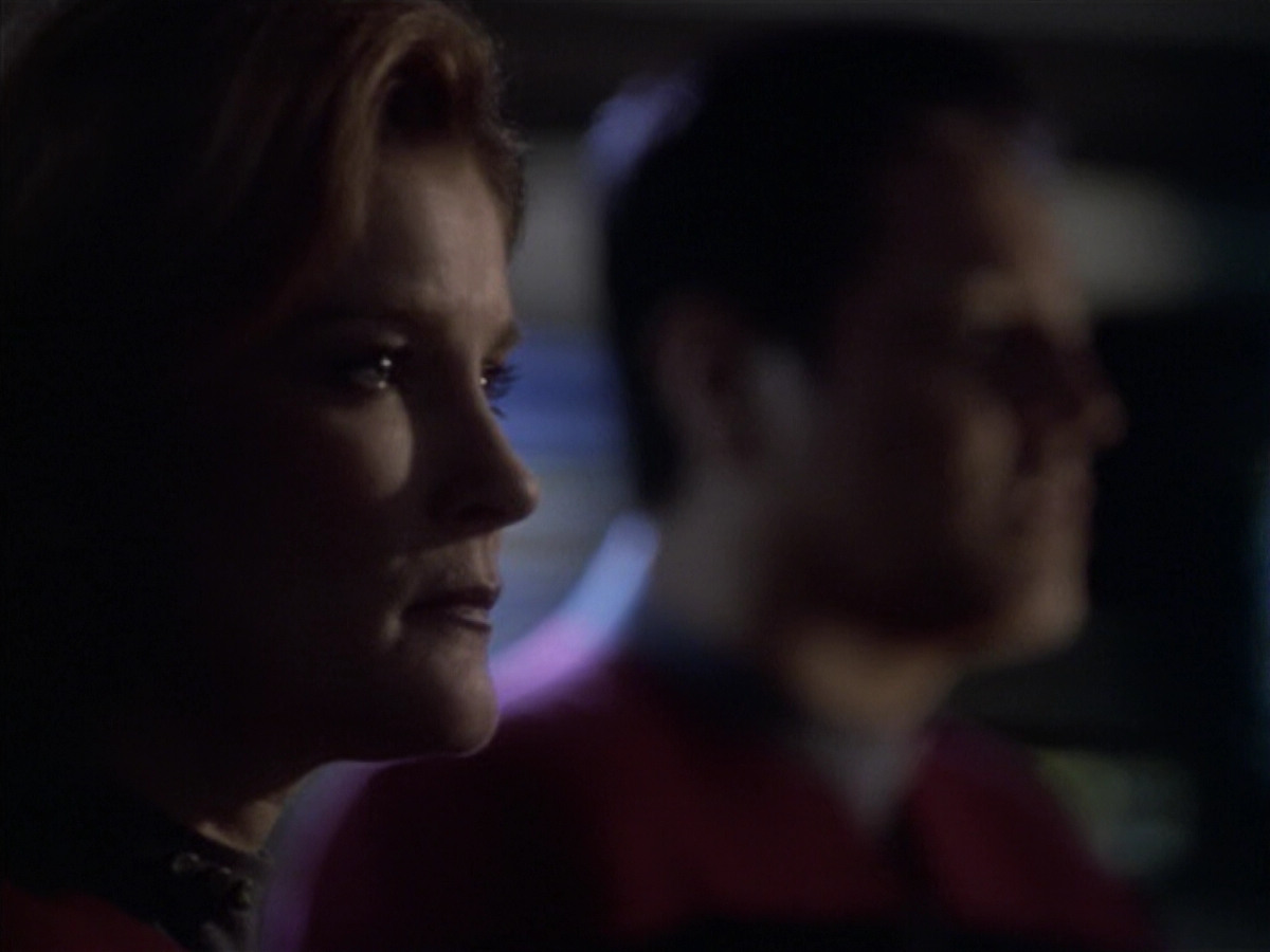 extant_StarTrek_VOY_6x21-LiveFastAndProsper_03070.jpg