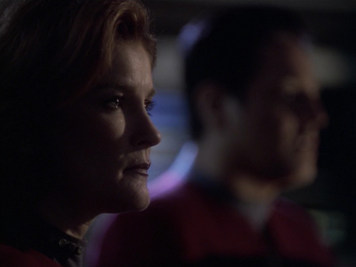 extant_StarTrek_VOY_6x21-LiveFastAndProsper_03072.jpg