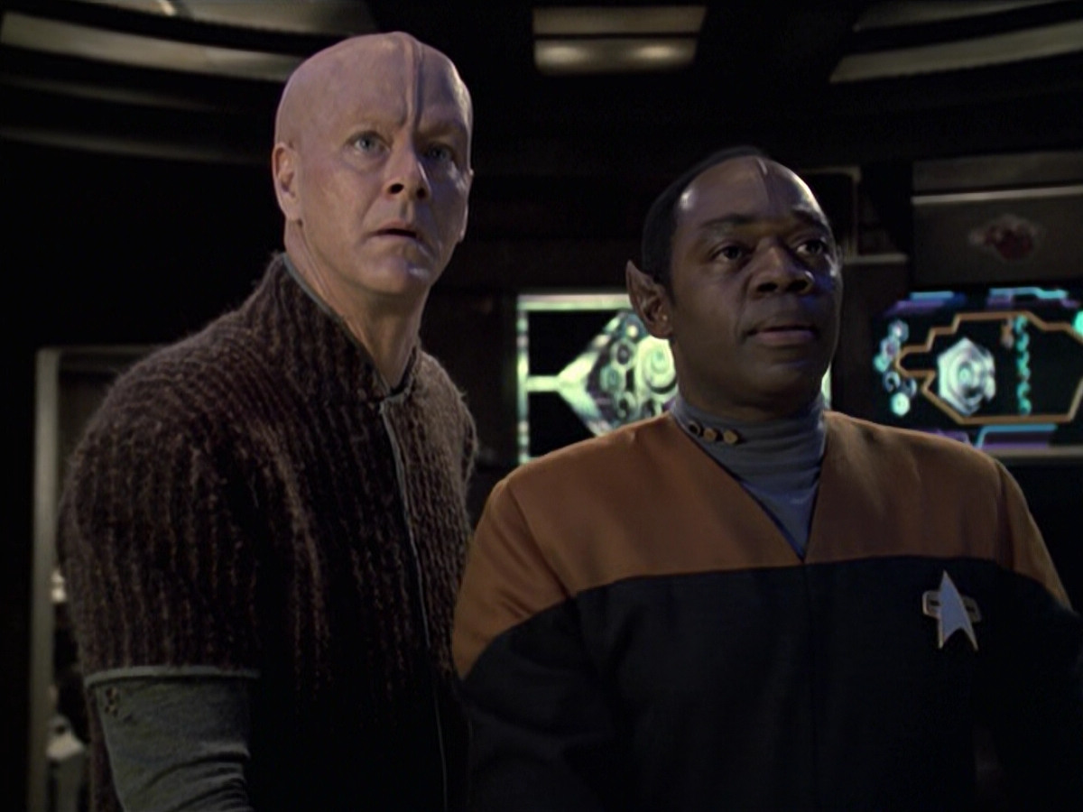 extant_StarTrek_VOY_6x21-LiveFastAndProsper_03136.jpg