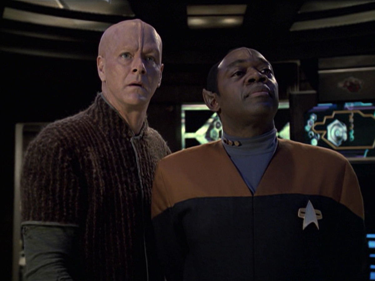 extant_StarTrek_VOY_6x21-LiveFastAndProsper_03139.jpg