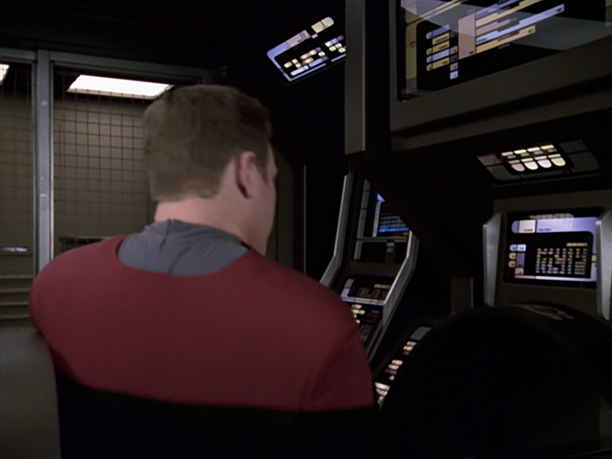 extant_StarTrek_VOY_6x21-LiveFastAndProsper_03164.jpg