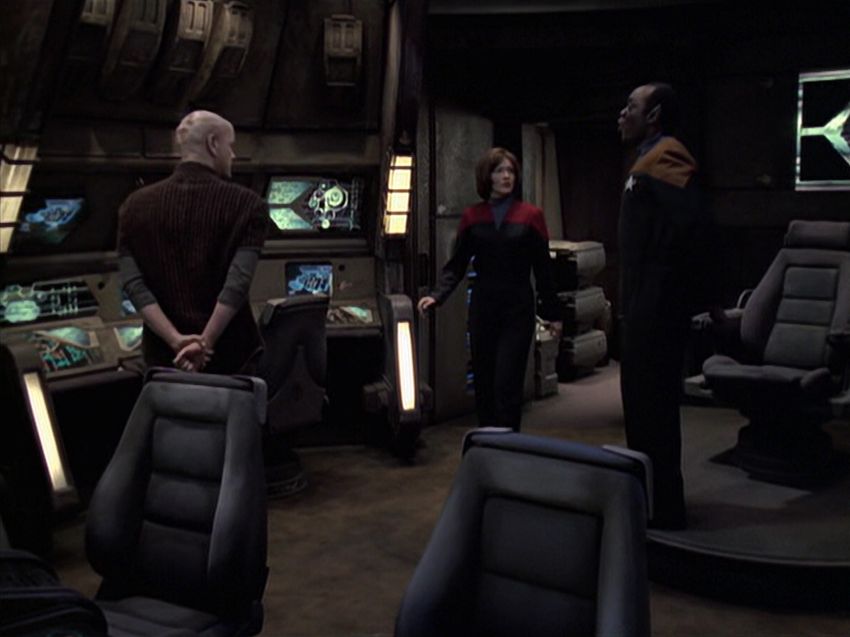 extant_StarTrek_VOY_6x21-LiveFastAndProsper_03199.jpg