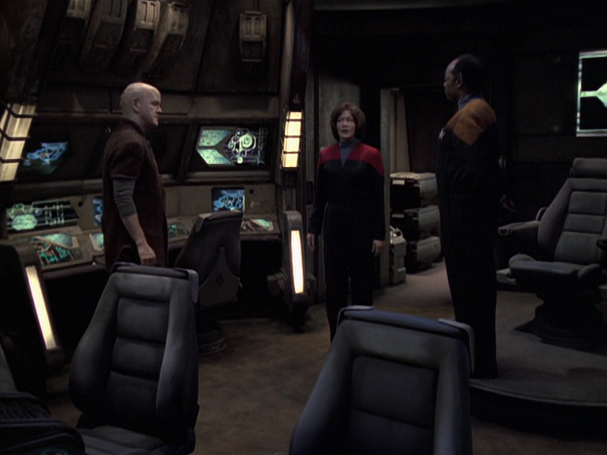 extant_StarTrek_VOY_6x21-LiveFastAndProsper_03201.jpg