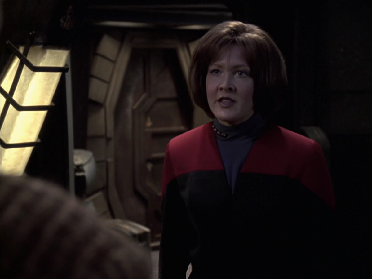 extant_StarTrek_VOY_6x21-LiveFastAndProsper_03226.jpg