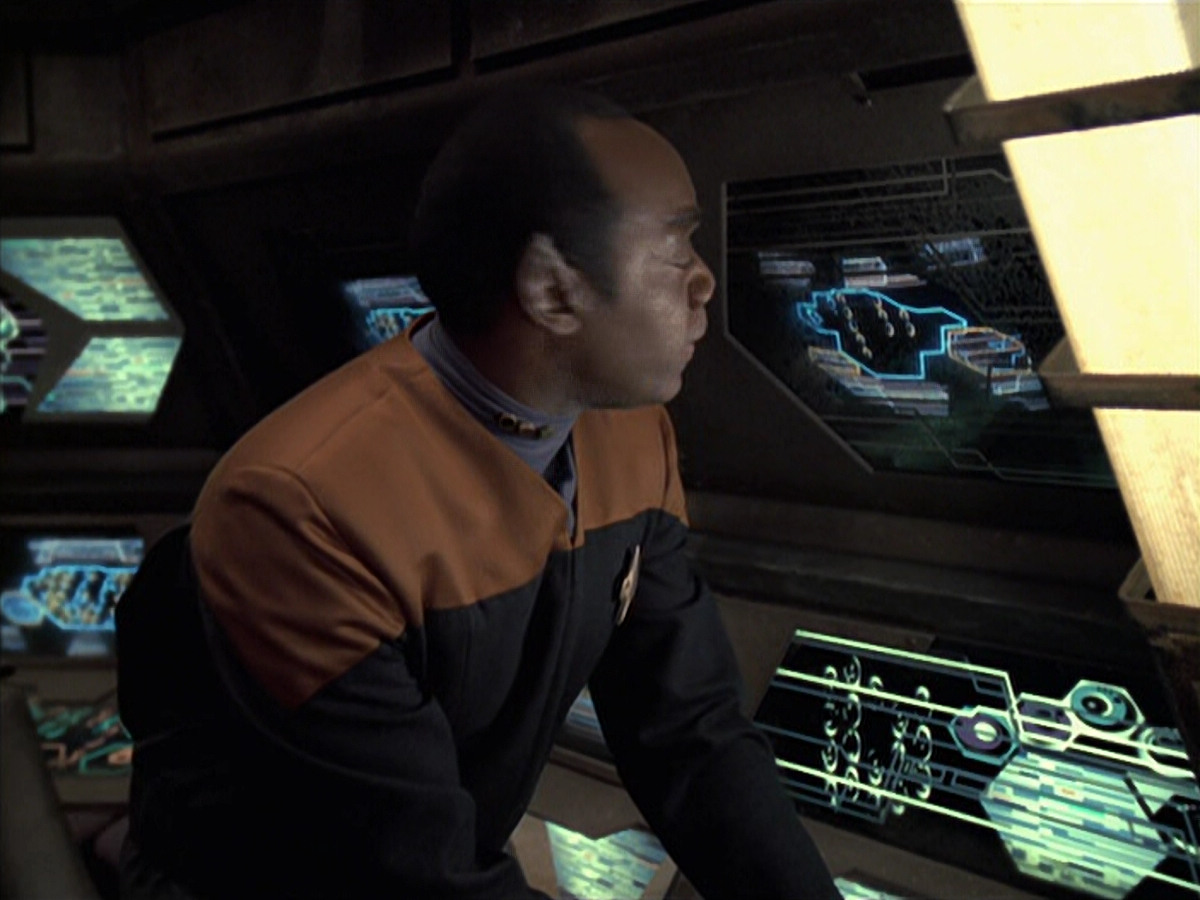 extant_StarTrek_VOY_6x21-LiveFastAndProsper_03237.jpg