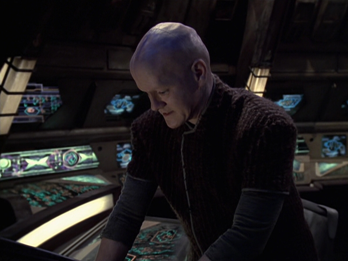 extant_StarTrek_VOY_6x21-LiveFastAndProsper_03245.jpg
