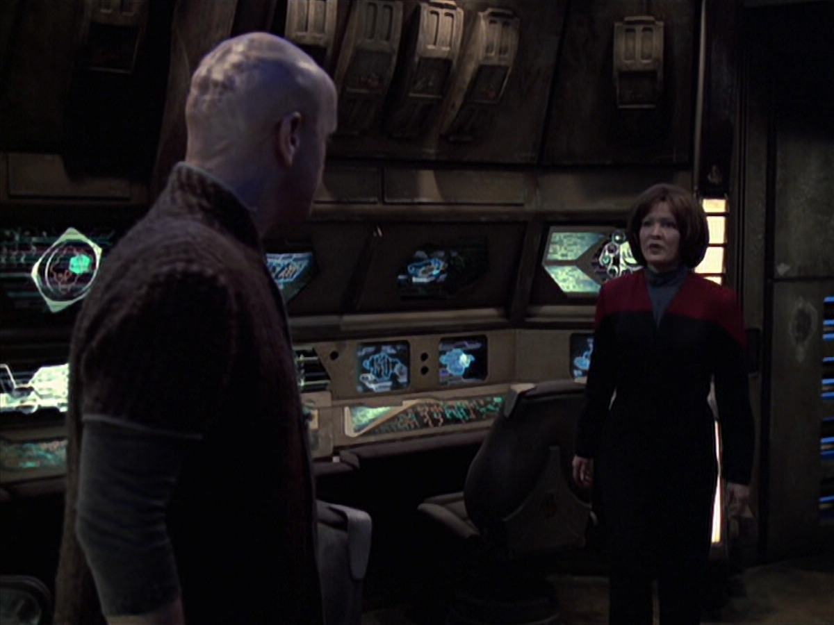 extant_StarTrek_VOY_6x21-LiveFastAndProsper_03249.jpg