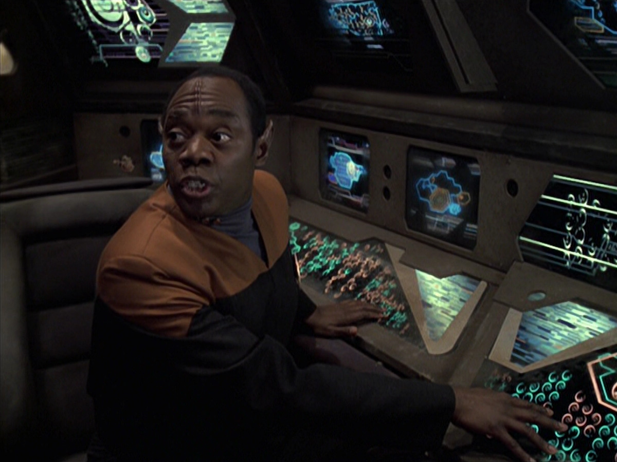 extant_StarTrek_VOY_6x21-LiveFastAndProsper_03266.jpg
